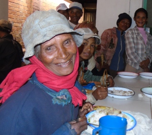 Rafarasoa Lina takker så mye for mat og omtanke ved fattigsenteret Akany Fanomezanasoa i Antsirabe